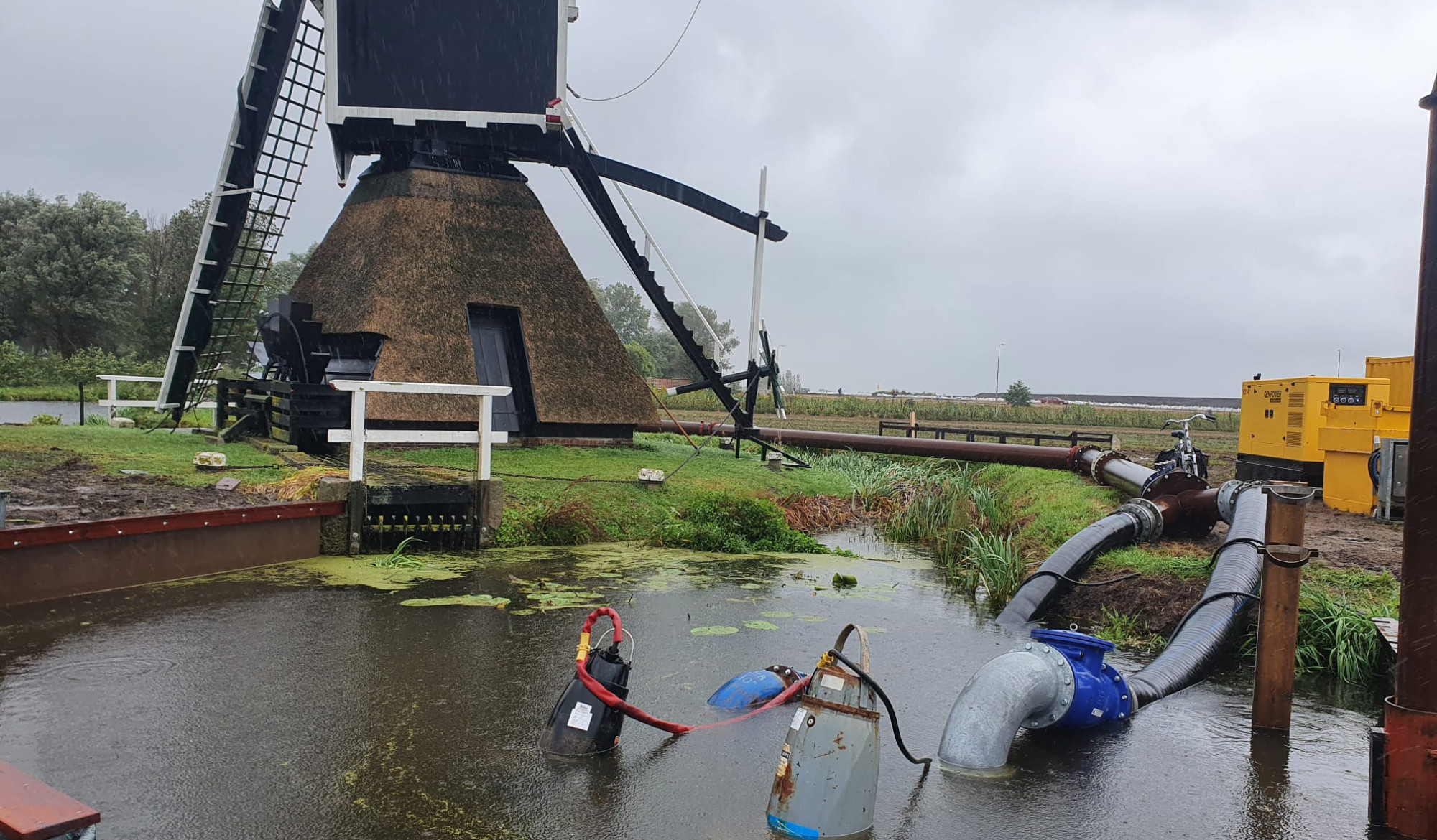 Elektrische Pumpen an einer veralteten Pumpstation